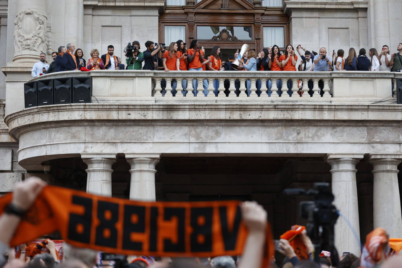 El Valencia Basket femenino celebra su segunda Liga