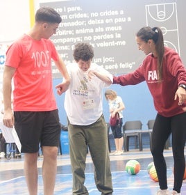 Alumnado del centro de Genovés con el de Aspromivise, en un encunetro anterior.