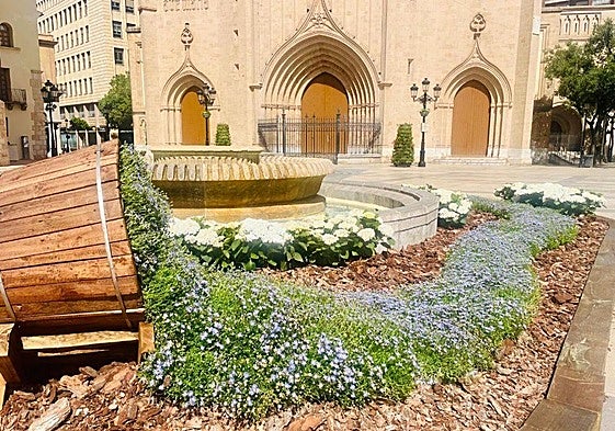 El Ayuntamiento de Castellón sustituirá el césped artificial y plantará 500 flores de temporada.