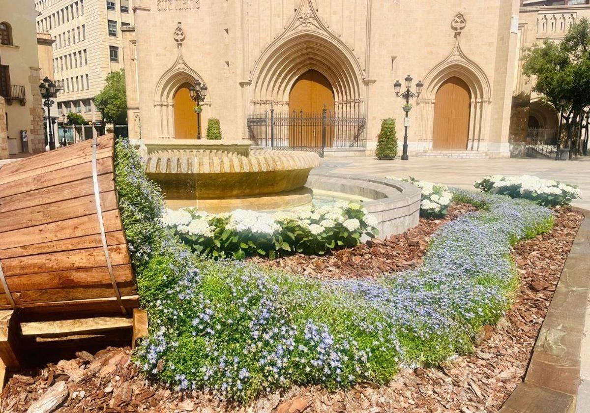 El Ayuntamiento de Castellón sustituirá el césped artificial y plantará 500 flores de temporada.