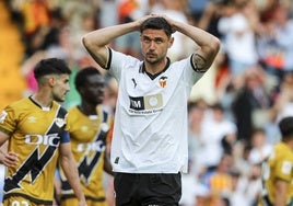 Roman Yaremchuk, lamentándose ante el Rayo Vallecano.