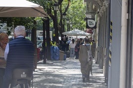 Zona de rodaje en el Ensanche, donde se está grabando la película 'Parecido a un asesinato'.