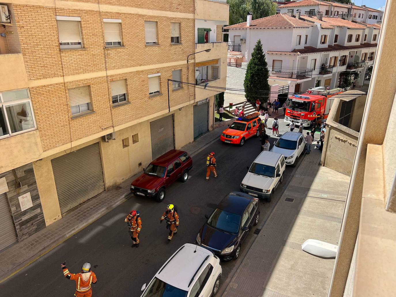 Los bomberos sofocan un incendio en un restaurante de Chiva