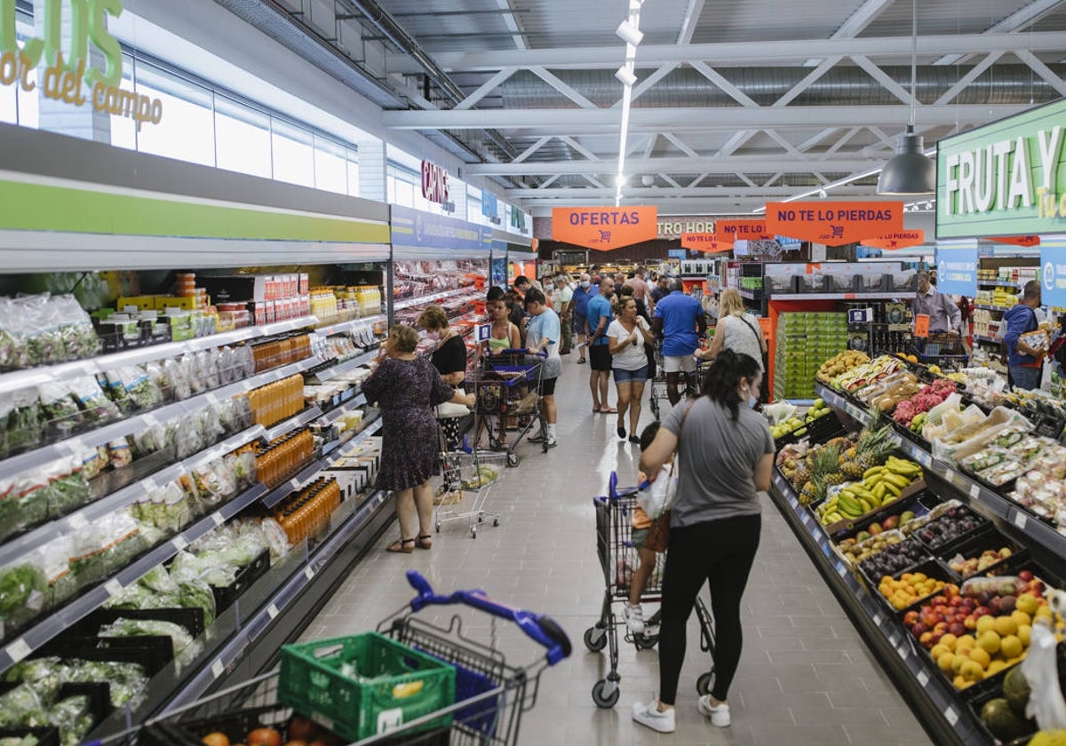 Interior de un supermercado.