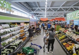 Interior de un supermercado.