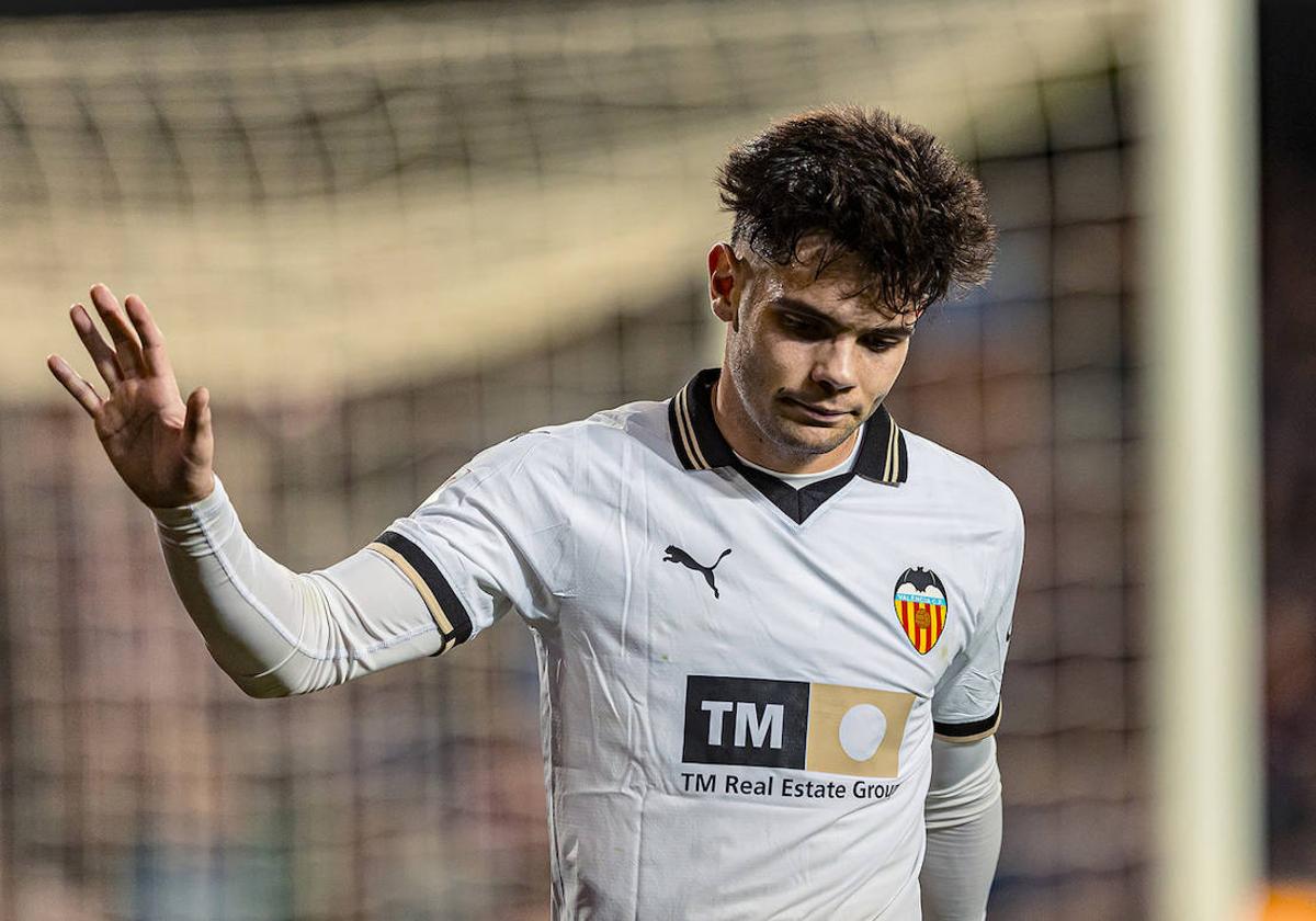 Fran Pérez, en un partido con el Valencia.