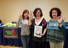 Bibiana Fernández, Nuria Suárez y Mercedes de la Torre, miembros del colectivo Recortes Cero, en una imagen de archivo.