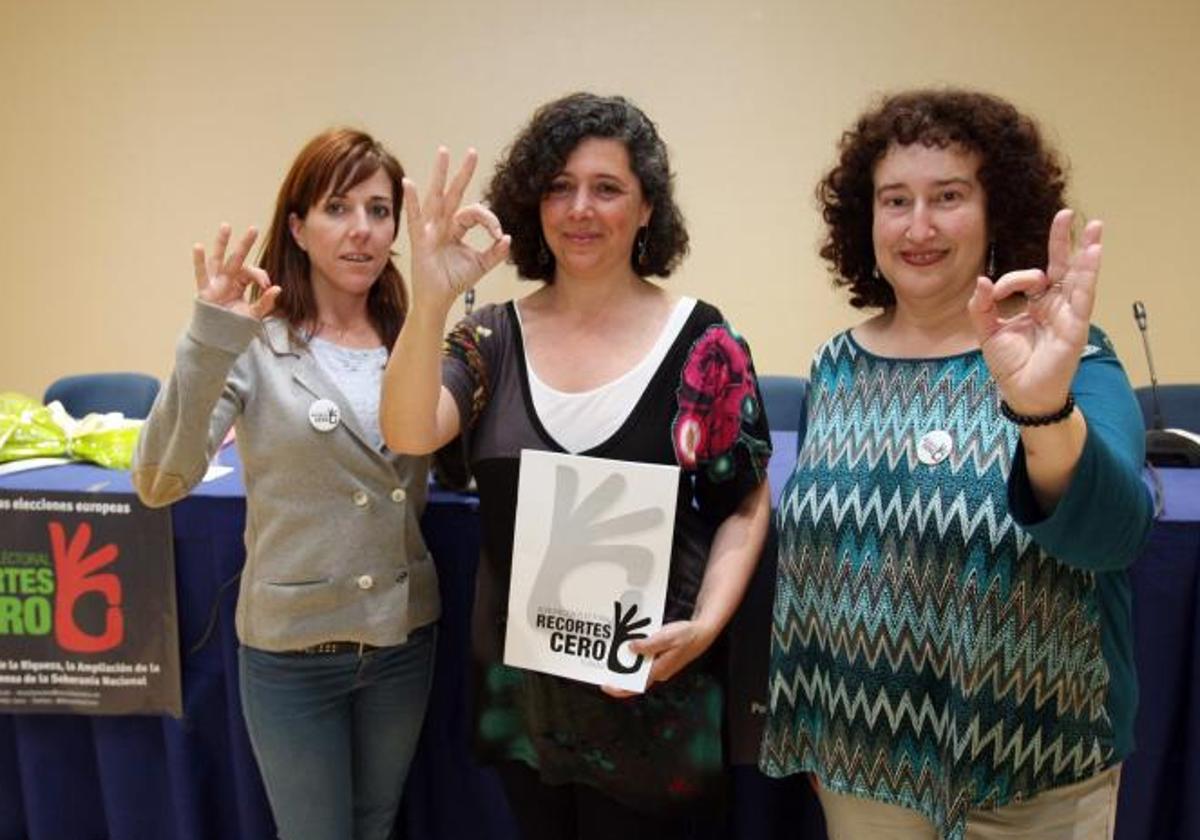 Bibiana Fernández, Nuria Suárez y Mercedes de la Torre, miembros del colectivo Recortes Cero, en una imagen de archivo.