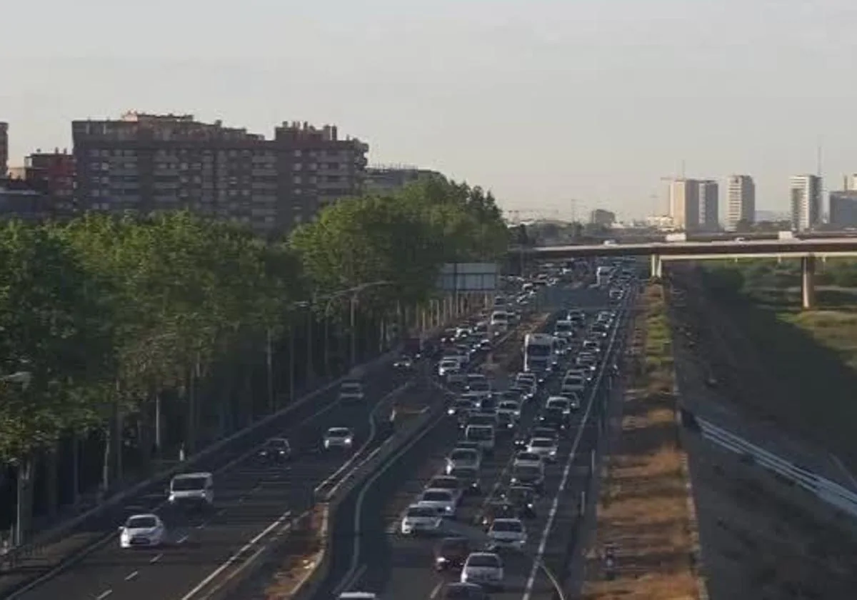 Más de 16 kilómetros de atascos en las entradas y salidas a Valencia