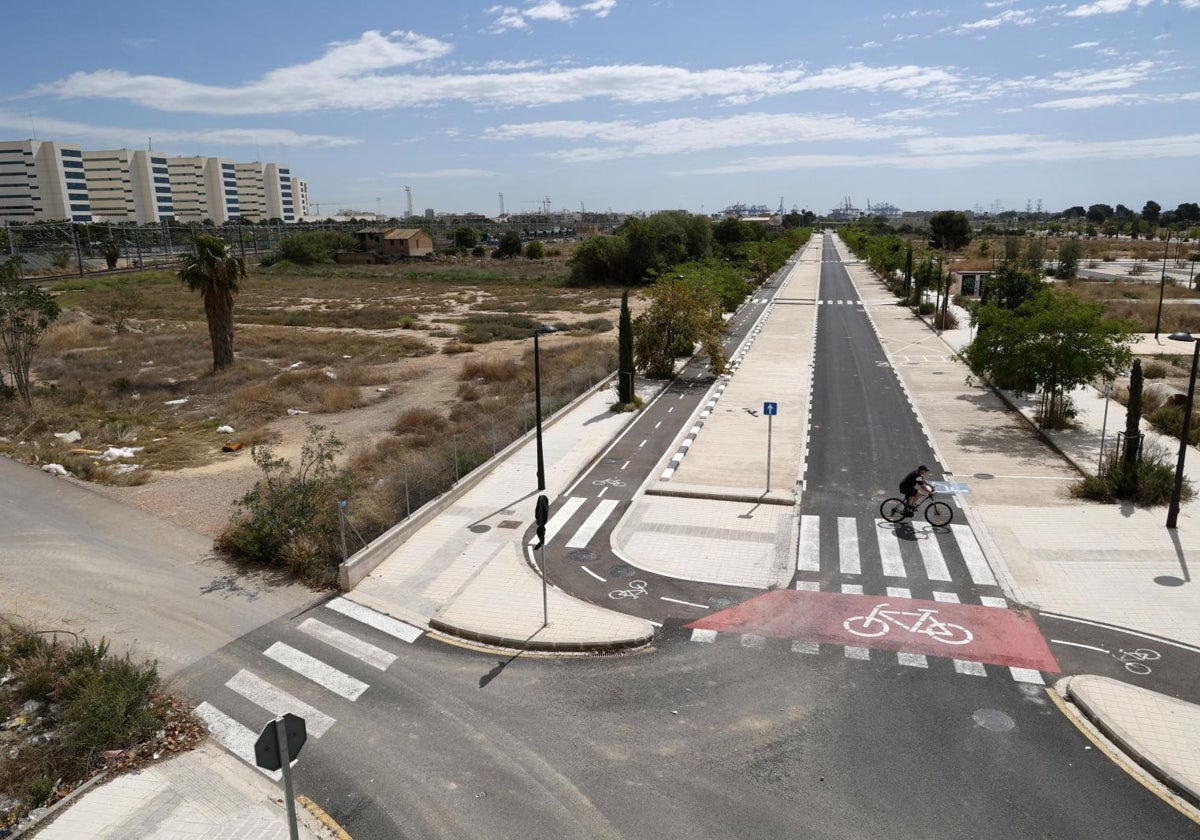 La zona de Turianova dispone de parcelas donde cabría una nueva pista de atletismo.