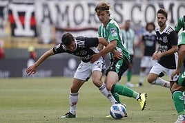 Félix Garreta, en un partido amistoso con el Betis.