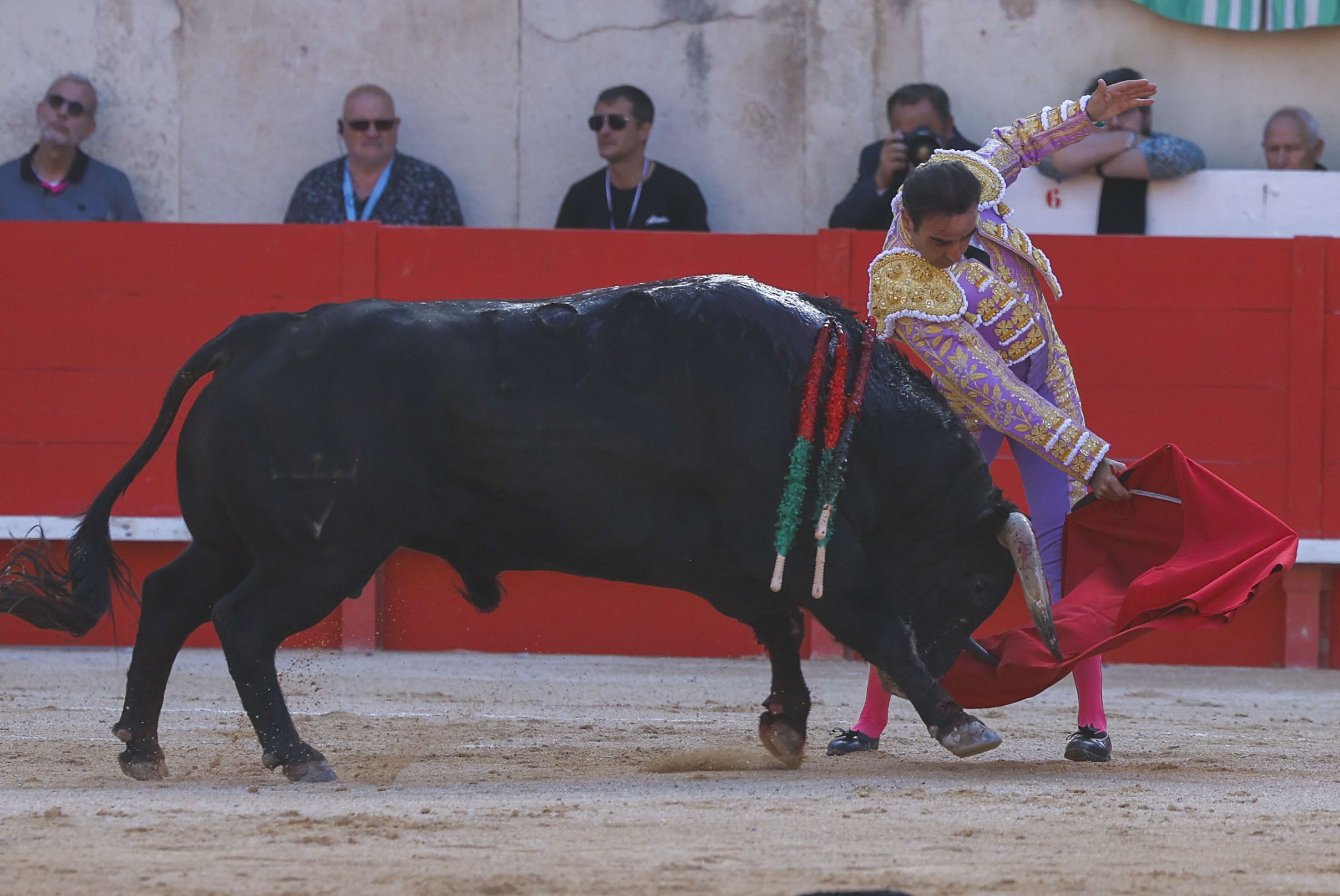 Enrique Ponce, en la Feria de Pentecostés 2024 de Nimes