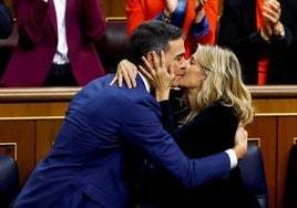 Saludo entre Sánchez y Díaz en el Congreso.