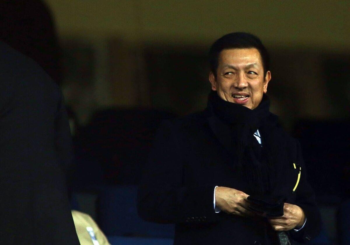 Peter Lim, en el palco del Vicente Calderón en enero de 2014.