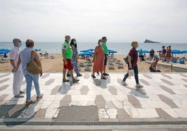 Grupo de jubilados paseando, en una imagen de archivo.