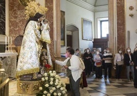 Besamanos de la Virgen.