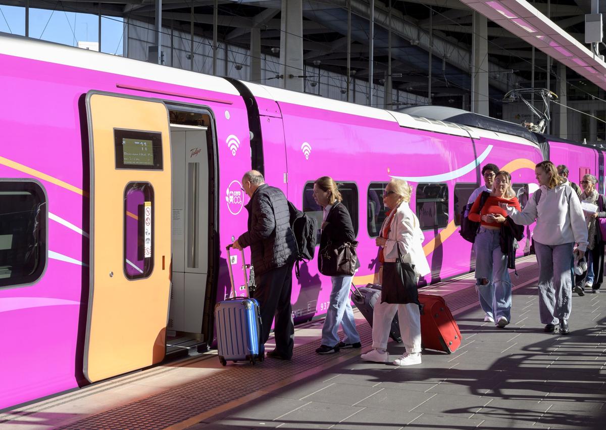 Imagen secundaria 1 - Así son los S-106, los nuevos trenes que estrena Renfe para viajar a Madrid y Gijón desde la Comunitat