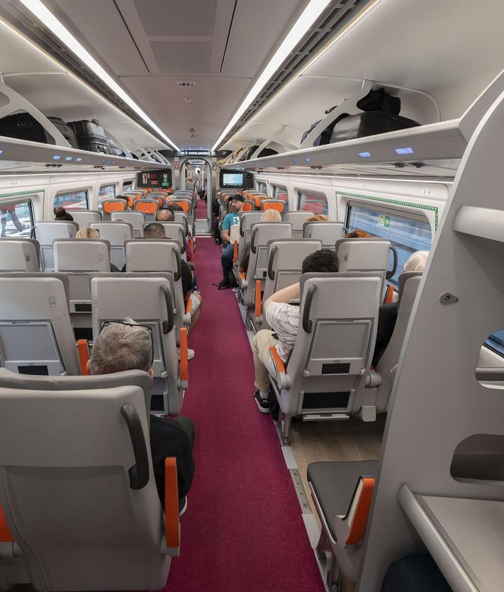 Imagen secundaria 2 - Así son los S-106, los nuevos trenes que estrena Renfe para viajar a Madrid y Gijón desde la Comunitat