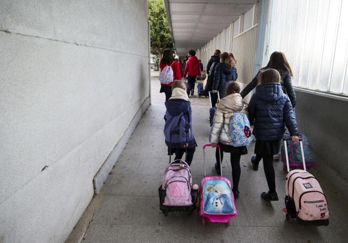 El calendario escolar 2024-2025 en la Comunitat tendrá dos días extra de vacaciones en Navidad