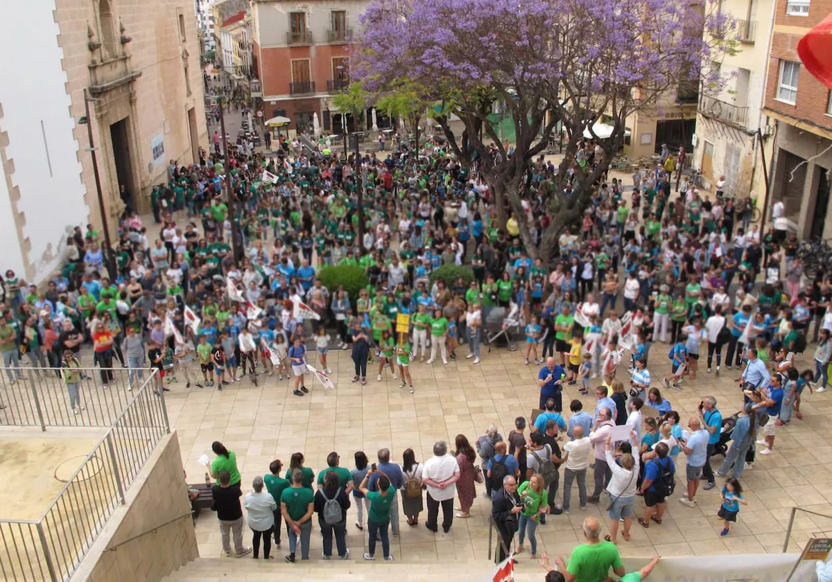 Ochocientas personas se concentran en Dénia contra las políticas educativas del Consell