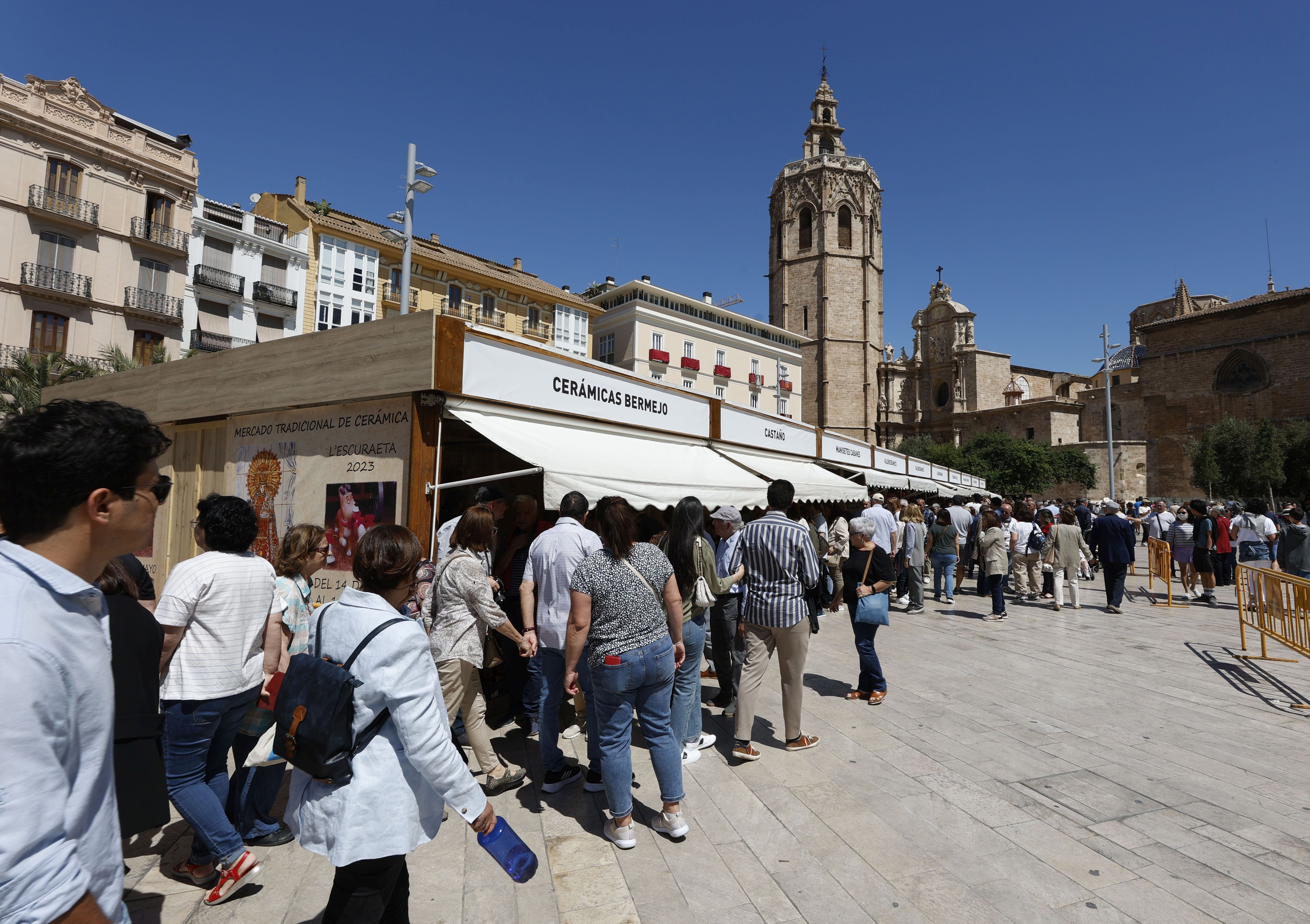 Horarios y fechas del Mercado de L'Escuraeta en la Plaza de la Reina de Valencia