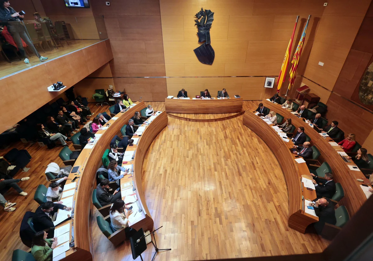 Lío político por el cambio de fecha del pleno de junio en Valencia