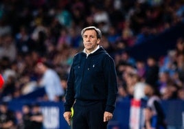 Felipe Miñambres, durante un partido del Levante.