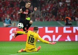 Alejandro Grimaldo, en un partido del Bayer Leverkusen.