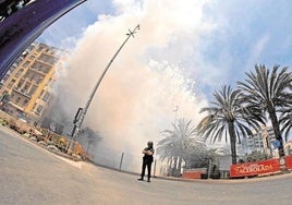 Mascletà en Alicante.