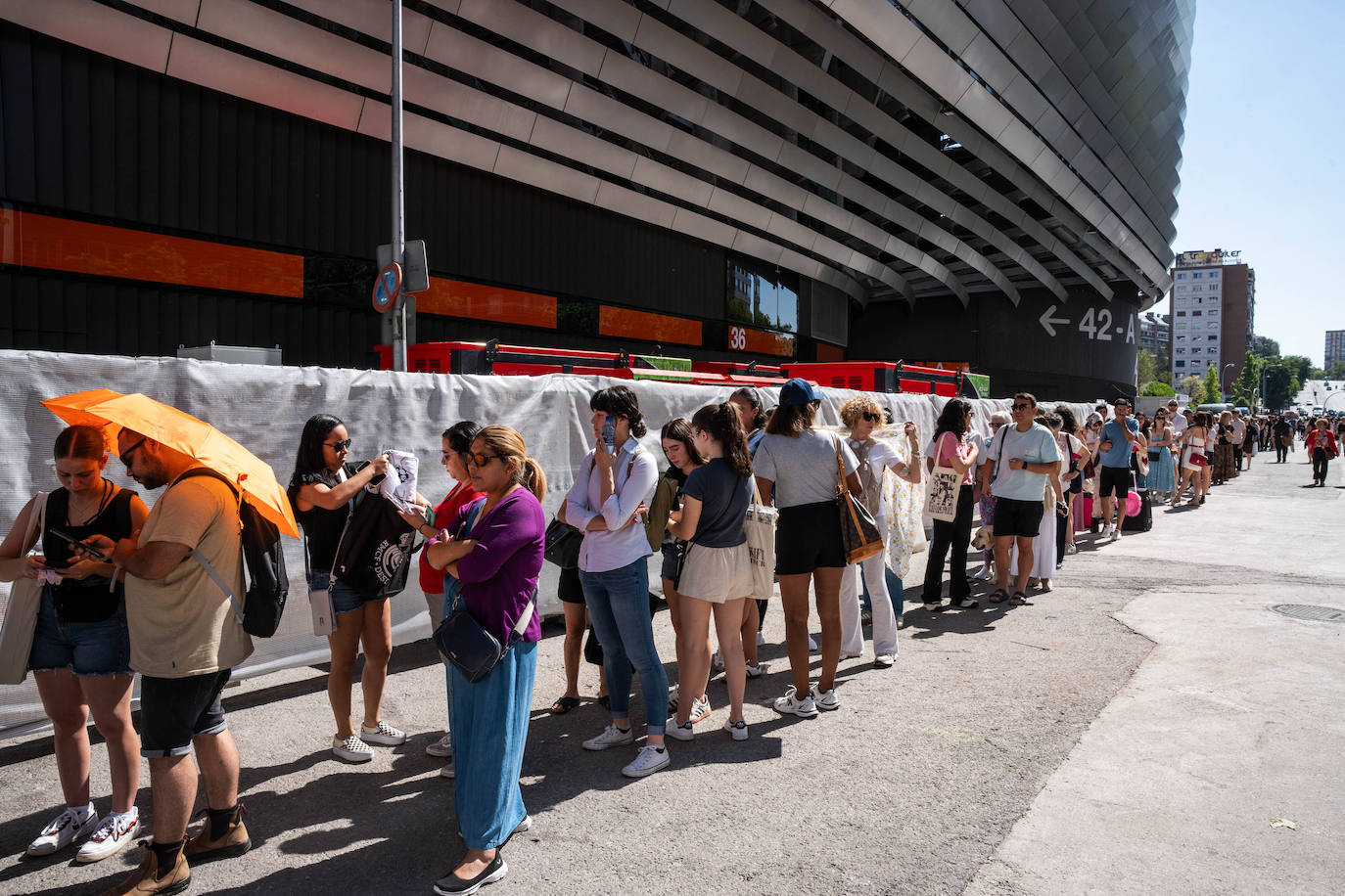 El fenómeno &#039;swiftie&#039; llega al estadio del Santiago Bernabéu