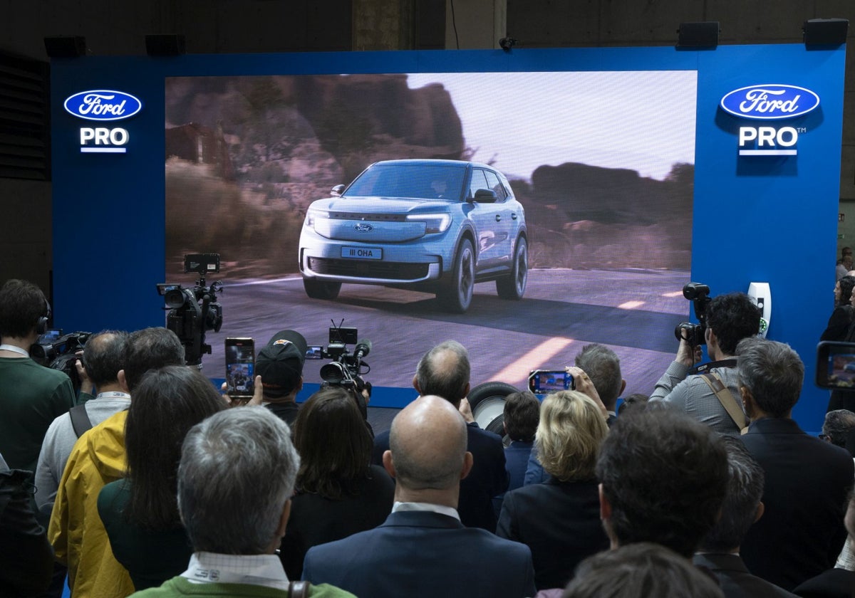 Presentación del coche eléctrico de Ford en el el congreso eMobility Expo World Congress de 2023.