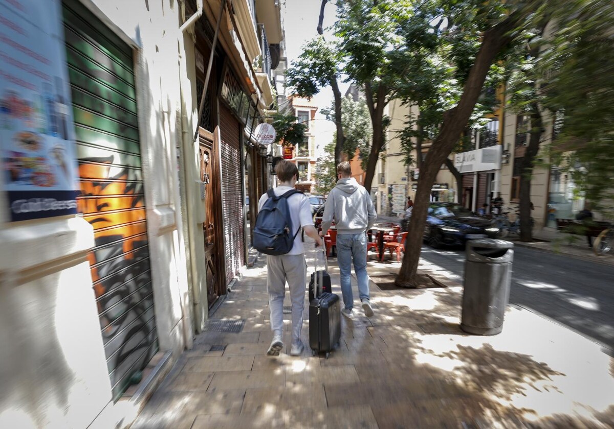 Valencia cierra dos apartamentos turísticos ilegales al día