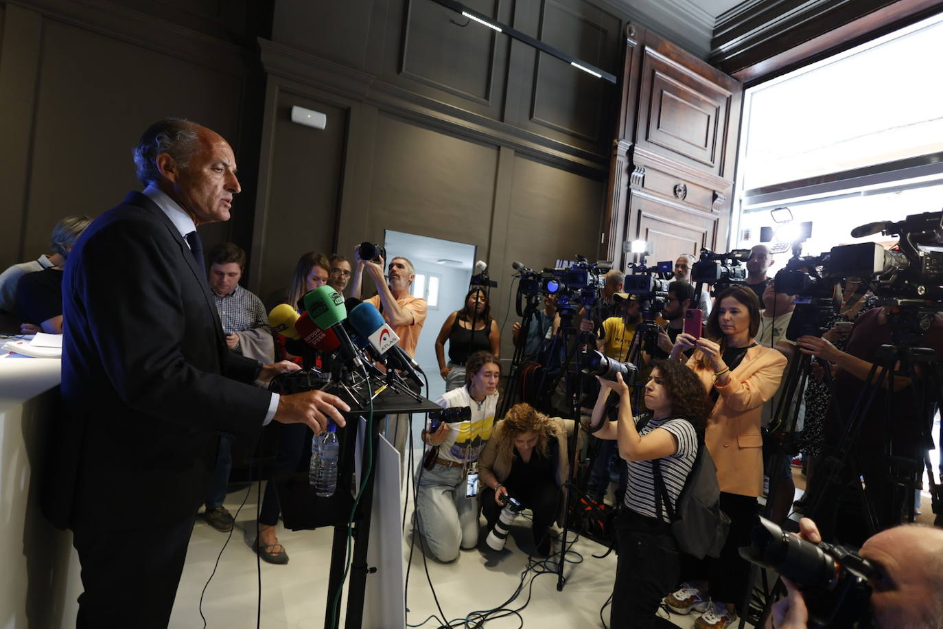 Primeras fotos de Camps tras ser absuelto de favorecer a la trama Gürtel