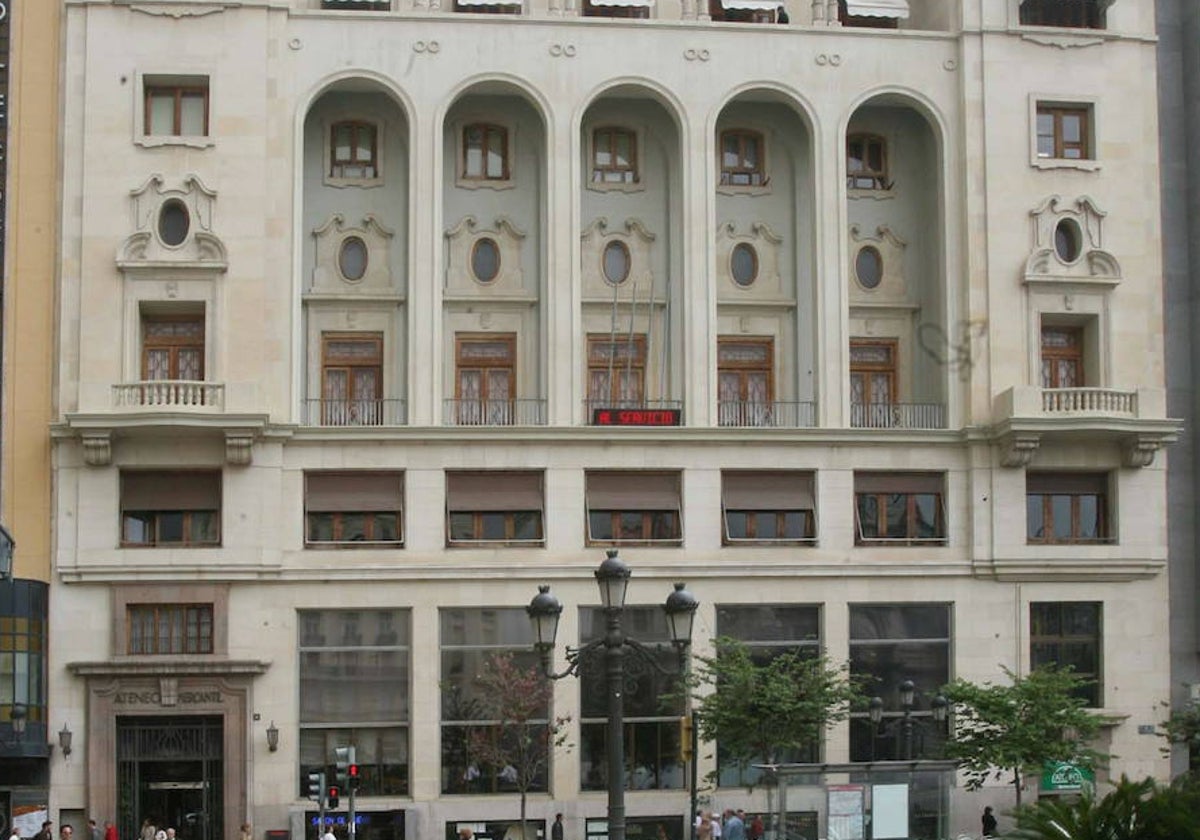 Fachada del Ateneo Mercantil de Valencia.