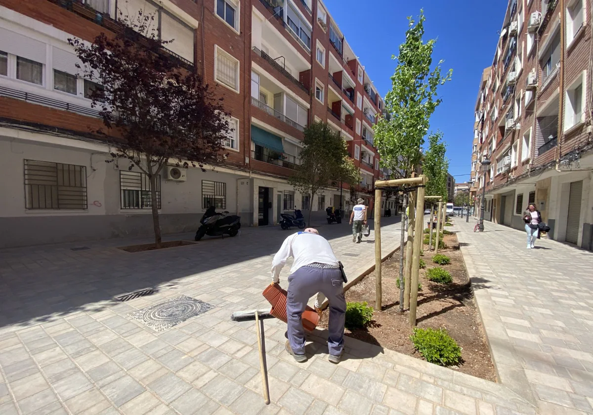 Los vecinos de Orriols reclaman habilitar solares para aparcamientos por la peatonalización de varias calles