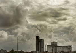 Cielo nublado sobre la ciudad de Valencia.