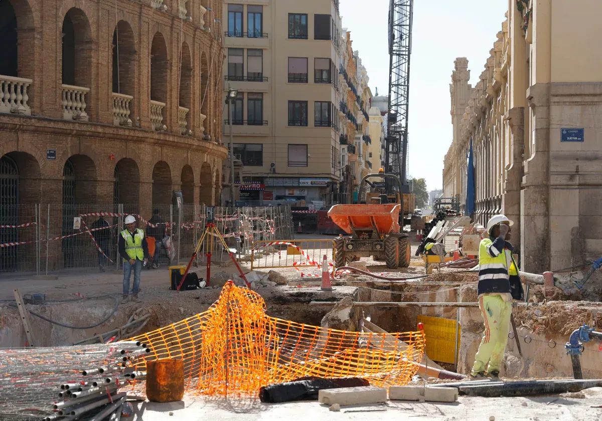 El Ayuntamiento de Valencia, al rescate de los comercios de la calle Castellón: «Las obras del metro han durado demasiado tiempo»