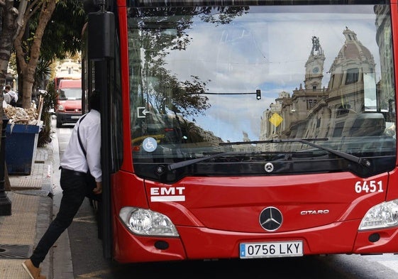 Autobús de EMT Valencia, en una imagen de archivo.