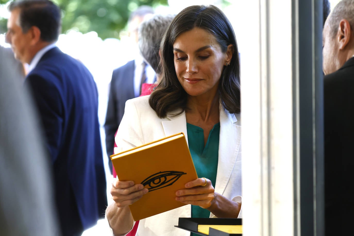 La reina Letizia inaugura la Feria del Libro de Madrid