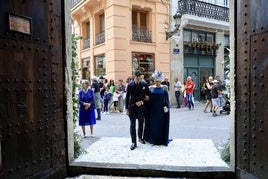 Hugo Duro, a la puerta de la iglesia durante la ceremonia.
