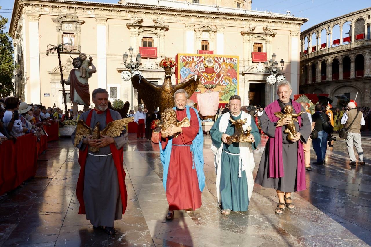 Las mejores imágenes de la solemne procesión del Corpus Christi de Valencia