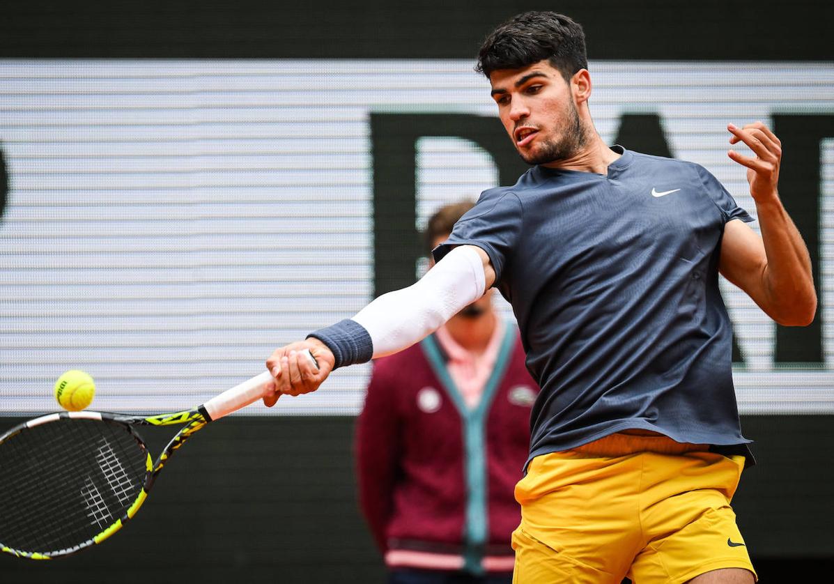 Carlos Alcaraz, durante un partido en Roland Garros.