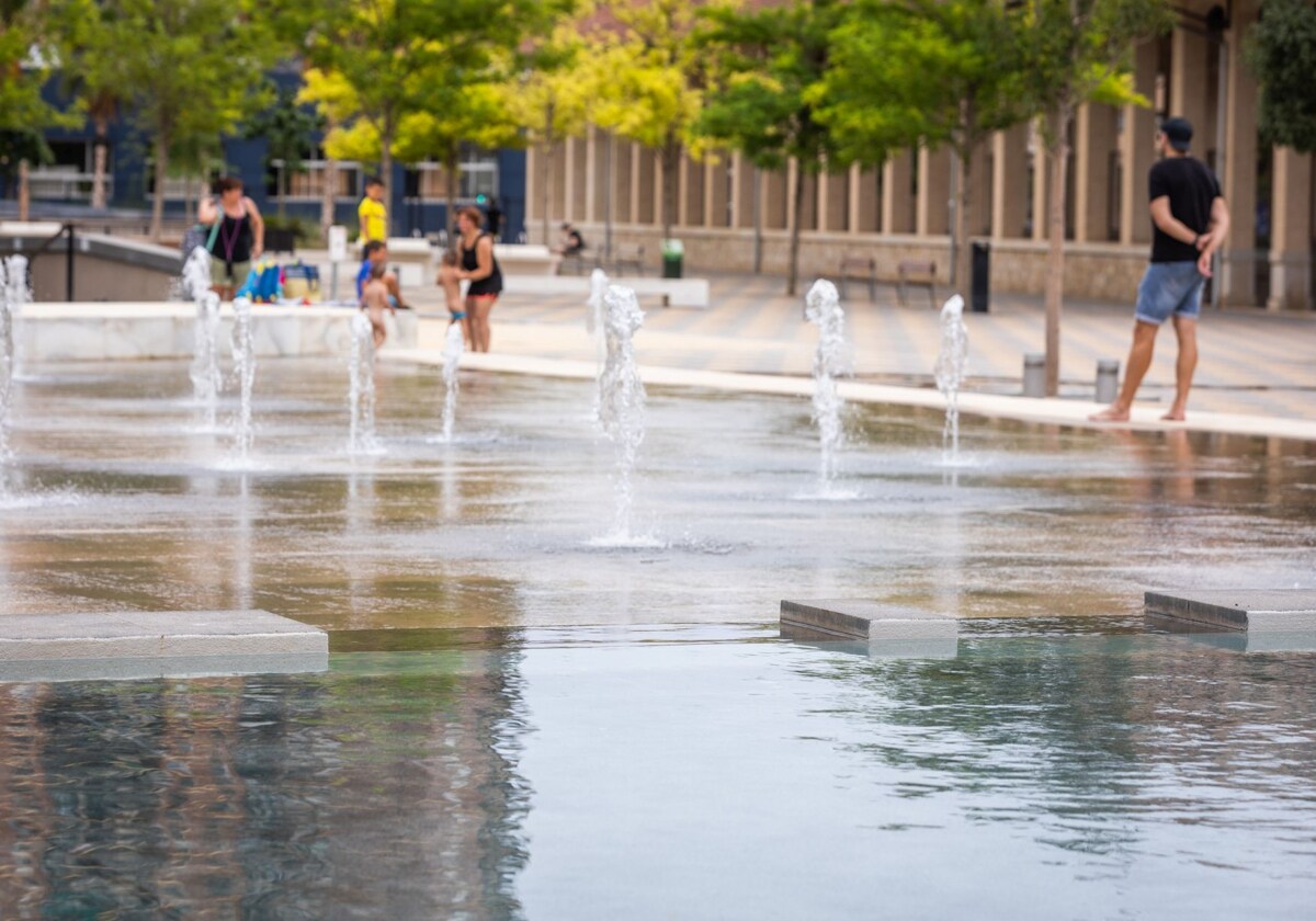 Consejos del Ayuntamiento de Valencia para no pasar calor en verano: cortinas húmedas, hielo ante el ventilador y cocinar lo menos posible