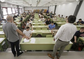 Exámen de la EBAU en una universidad de Valencia.