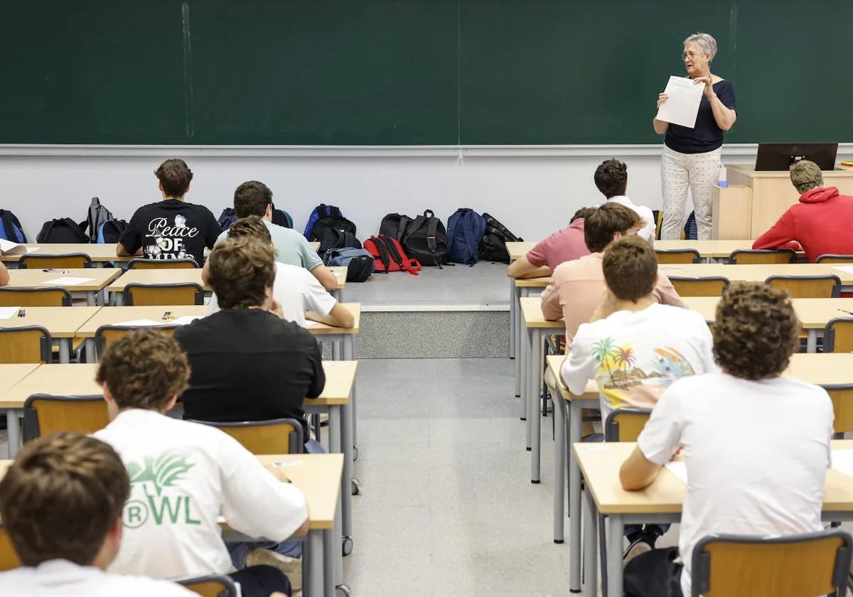 Todas las preguntas del examen de Lengua Castellana y Literatura II de selectividad en la Comunitat