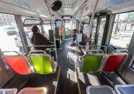 Interior de un autobús de la línea C1.