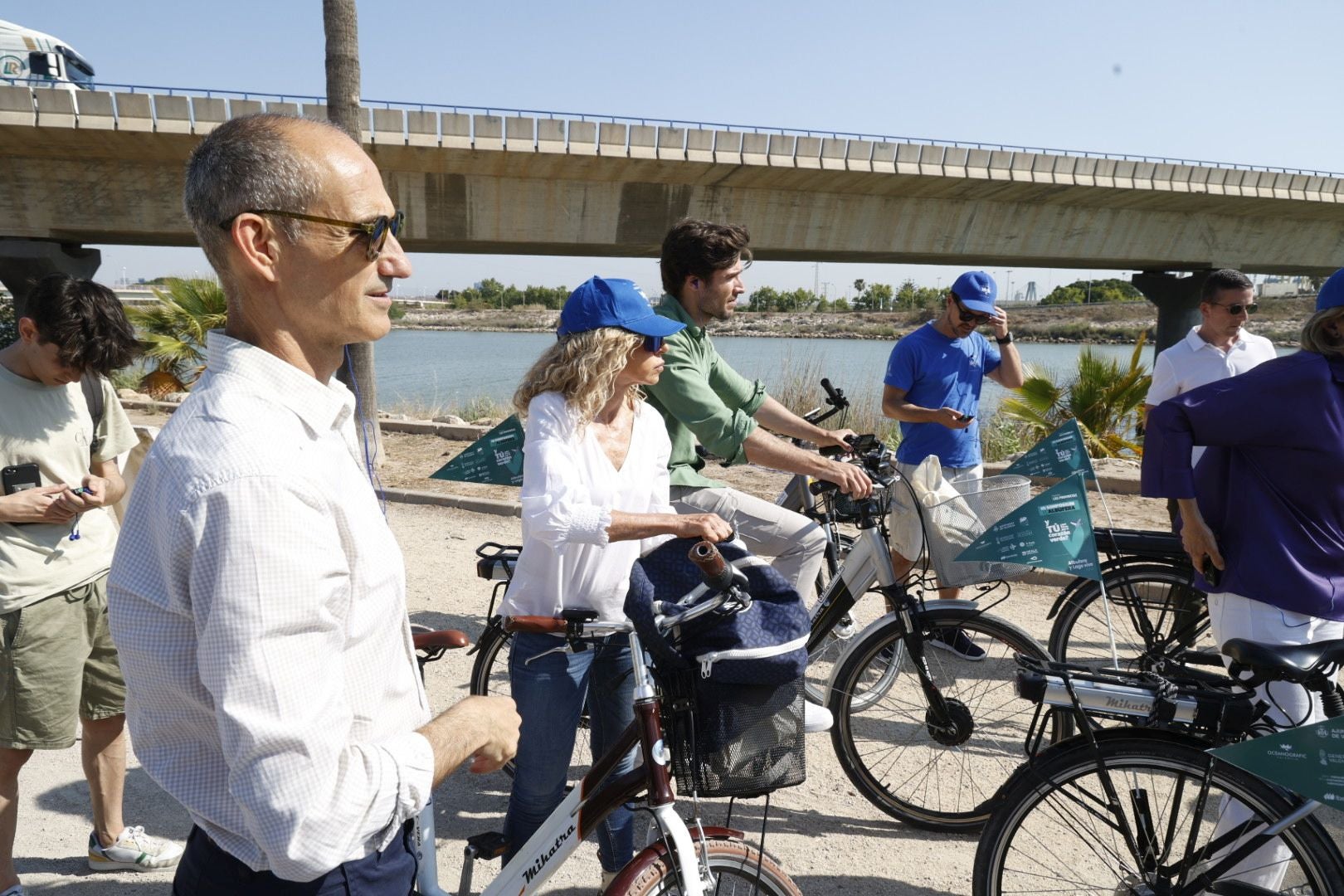 La ruta en bicicleta en favor de la Albufera, en imágenes