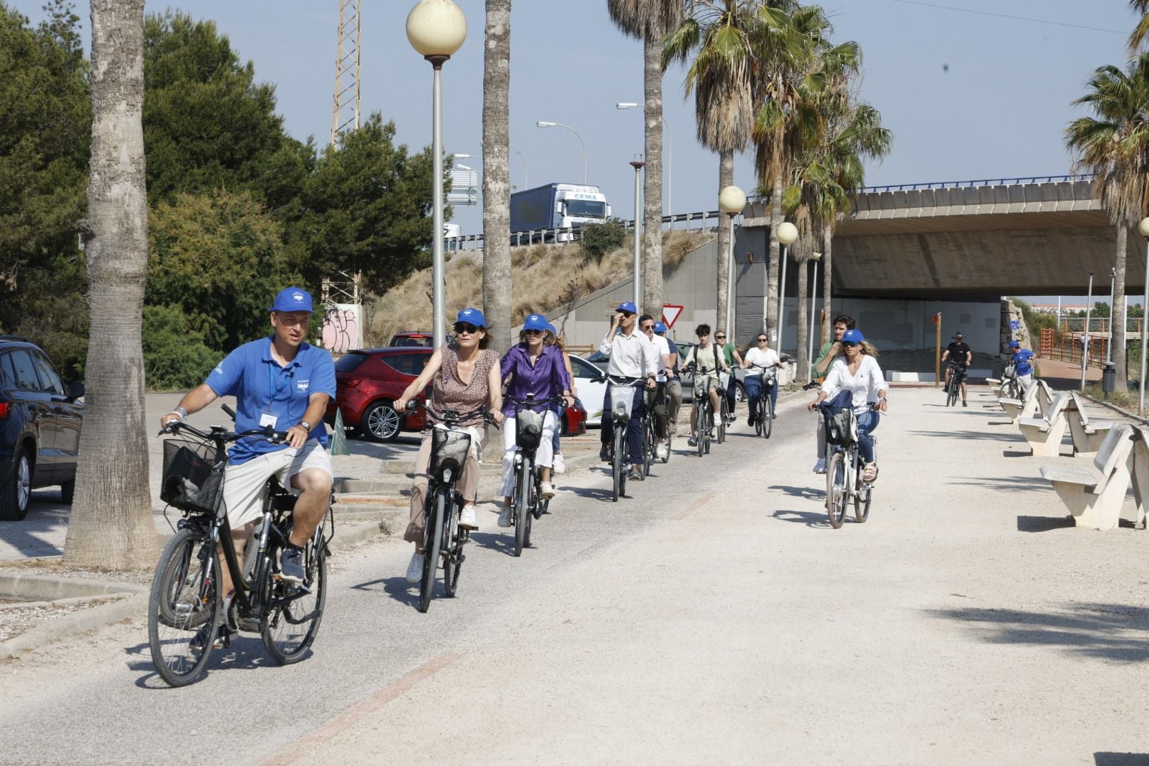 La ruta en bicicleta en favor de la Albufera, en imágenes