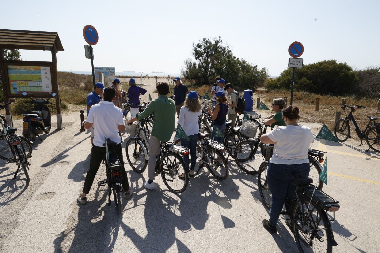 La ruta en bicicleta en favor de la Albufera, en imágenes