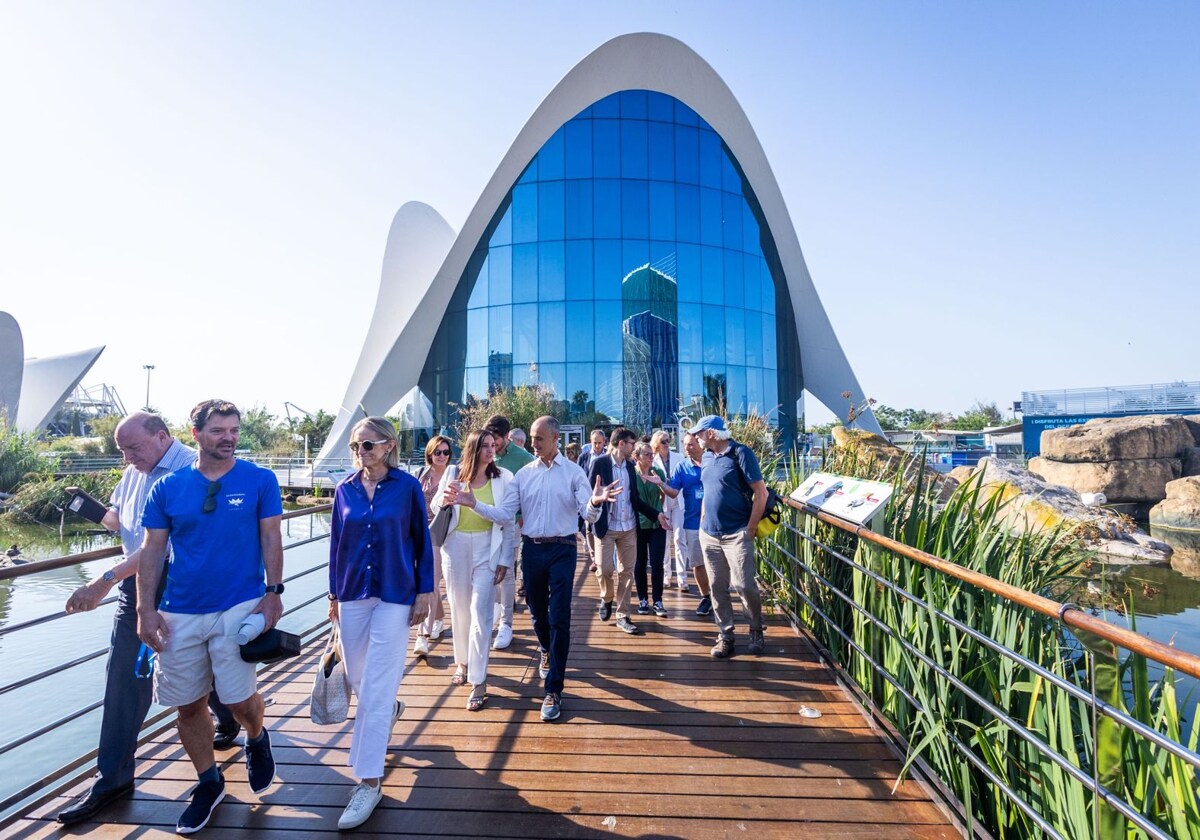 Un mural en el Oceanogràfic invita a lanzar un mensaje en favor de la Albufera